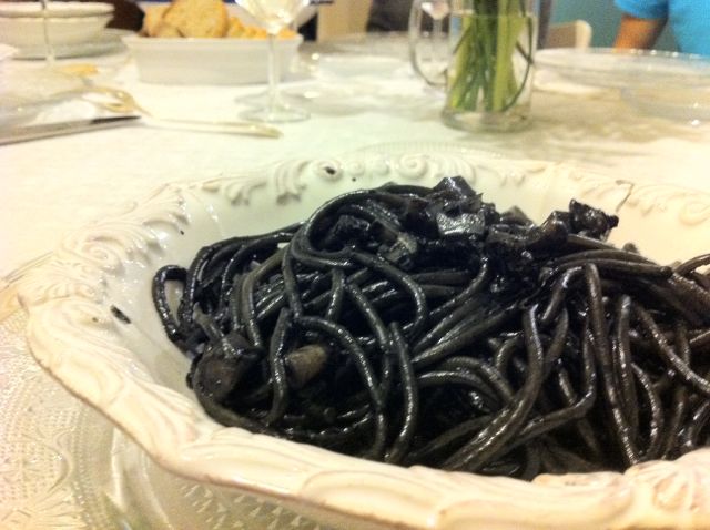 spaghetti al nero di seppia {pasta + squid ink ...